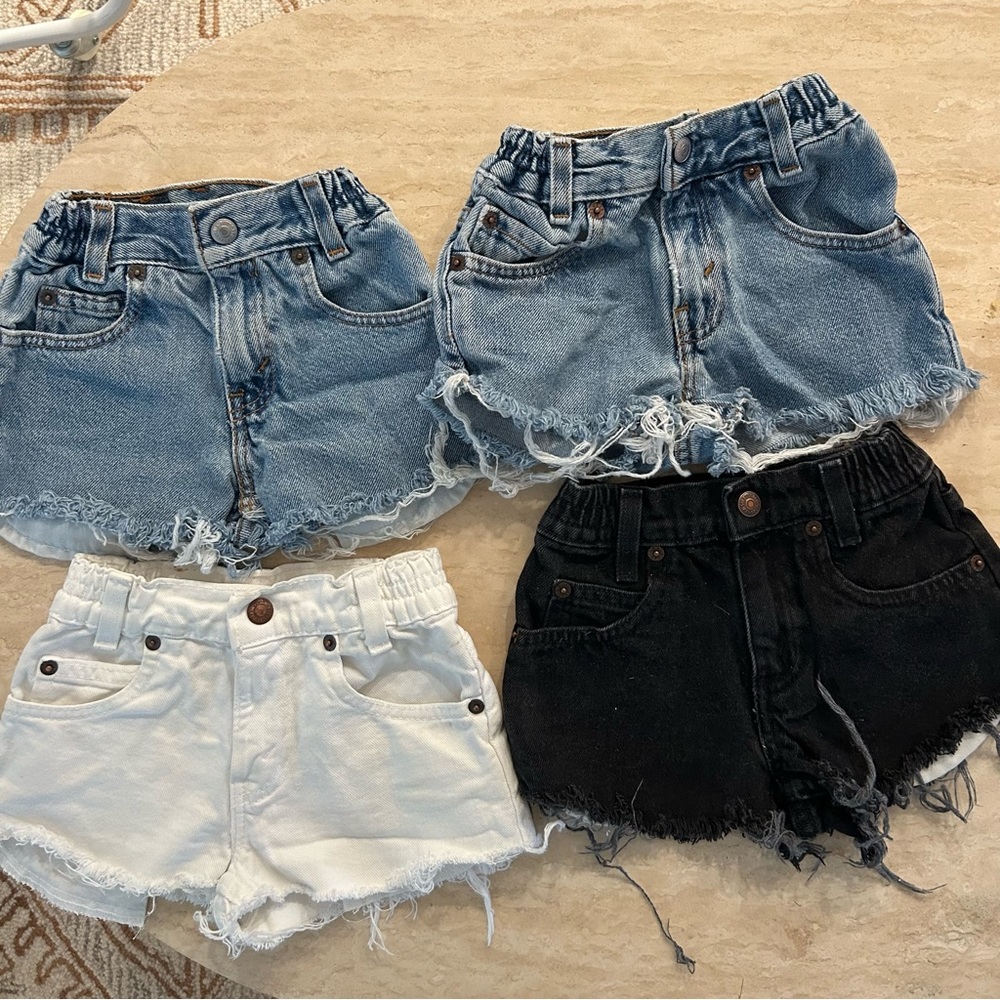 Sold out 🫶🏼 Vintage Levis size 6 cut off distressed shorts - Picture 6 of 12